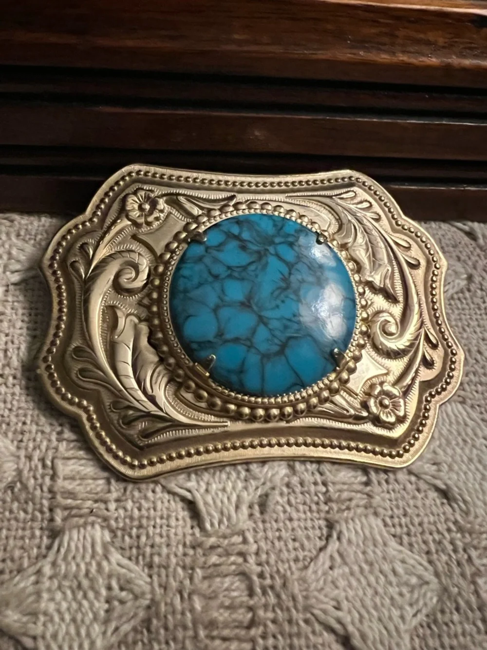 VINTAGE 80s Gold Tone Intricate Foliate Engraving‎ with Turquoise Colored Stone